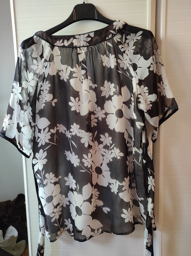 Maglietta Bata a fiori