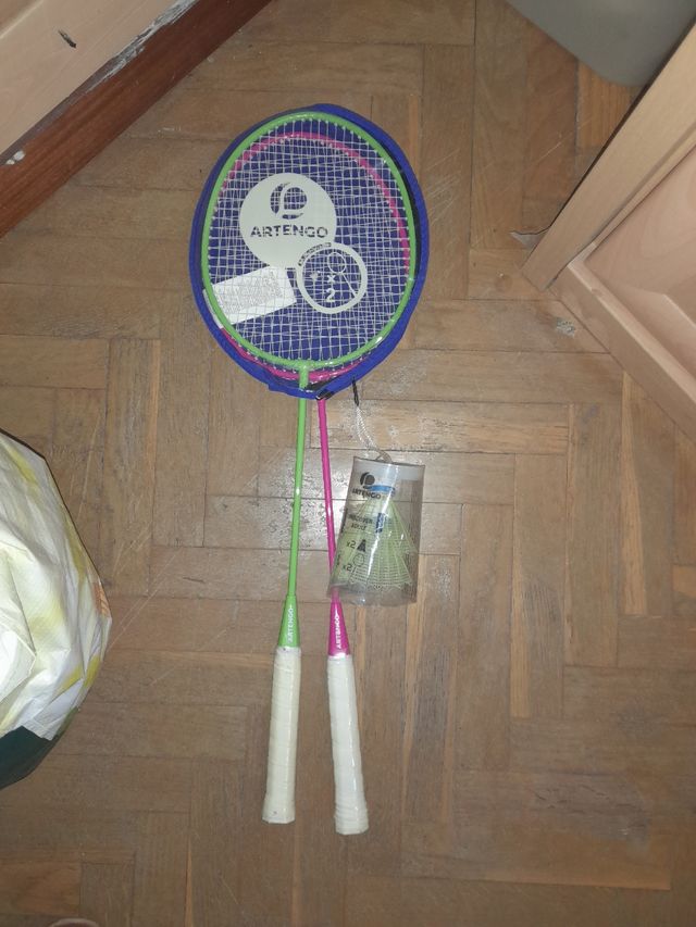 Raqueta badminton mas volantes