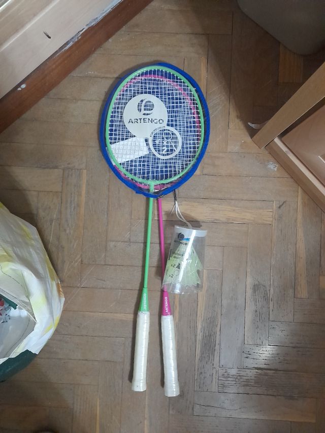 Raqueta badminton mas volantes