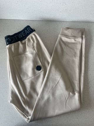 Pantalon chandal bershka color crema