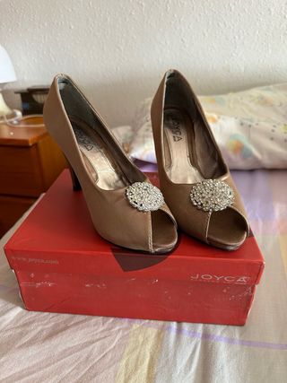 Se venden zapatos