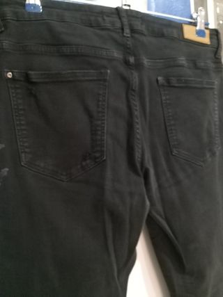 Vaquero negro Zara T42