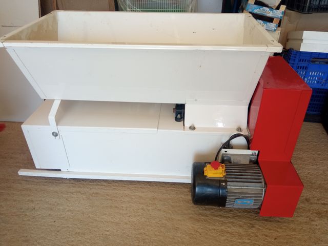 Estrujadora despalilladora de uva