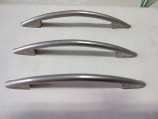 Tiradores metálicos para puertas o cajones