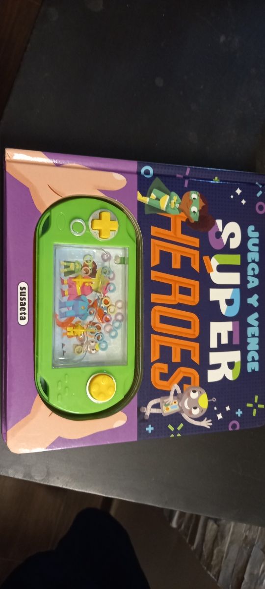 Libro con máquina agua