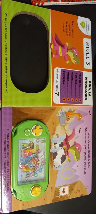 Libro con máquina agua