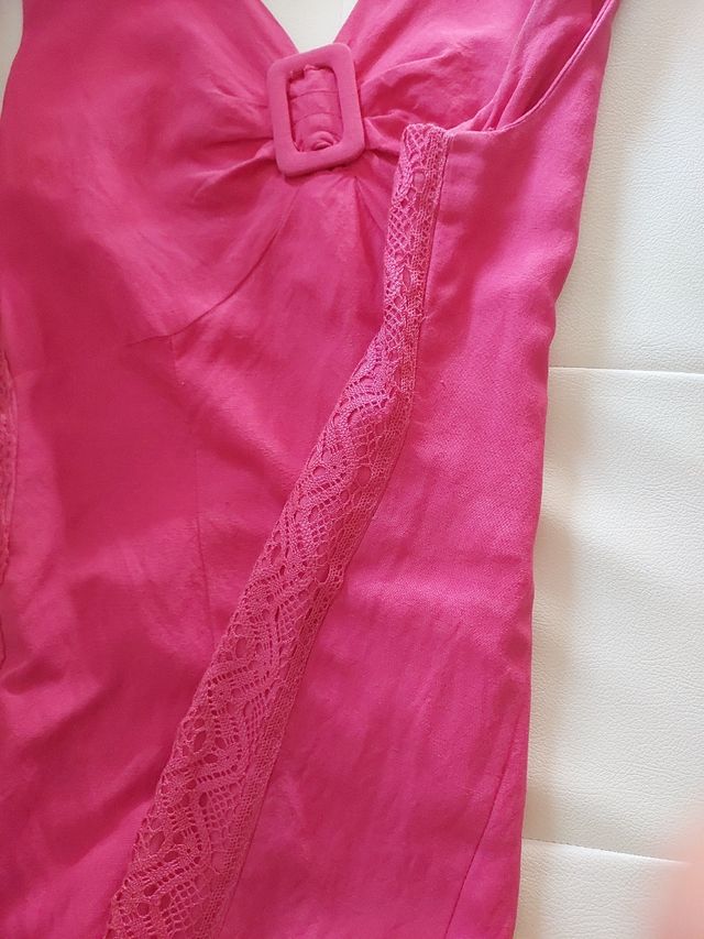 Vestido fuscia ajustado, talla 40