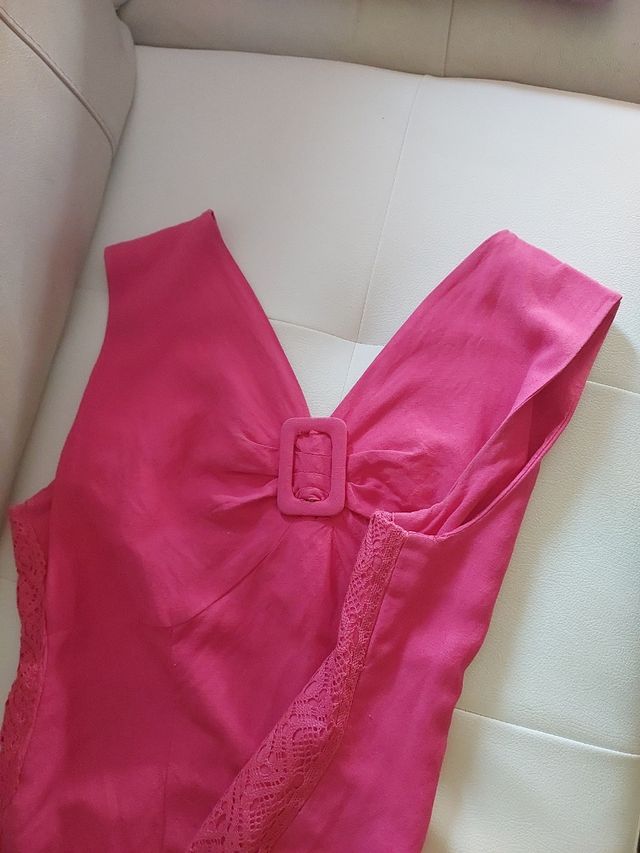 Vestido fuscia ajustado, talla 40