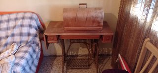 DOS MAQUINAS DE COSER