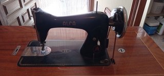 DOS MAQUINAS DE COSER