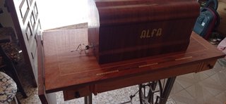 DOS MAQUINAS DE COSER