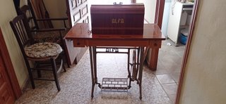 DOS MAQUINAS DE COSER