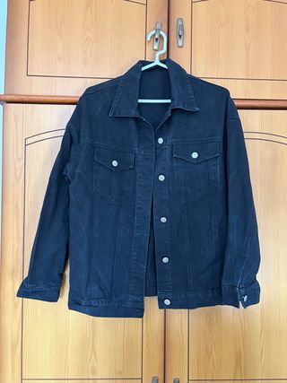 Cazadora vaquera negra