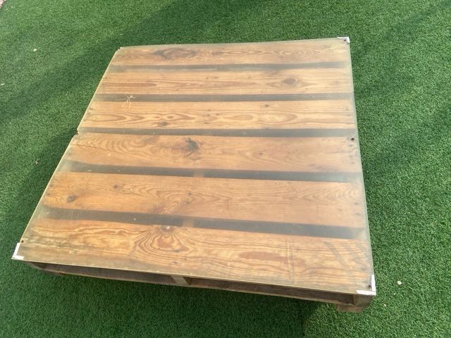 Mesa lateral de paletes de madeira