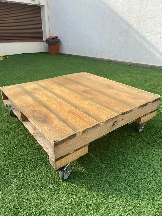 Mesa lateral de paletes de madeira