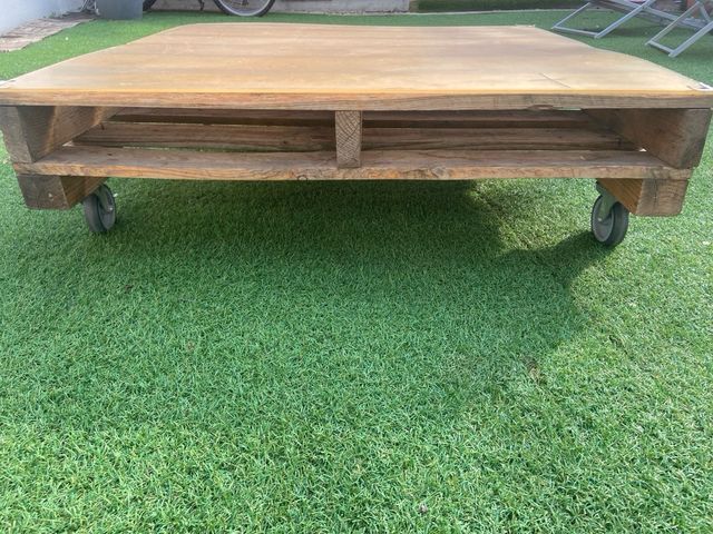 Mesa lateral de paletes de madeira