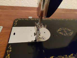 Máquina de coser Alfa antigua