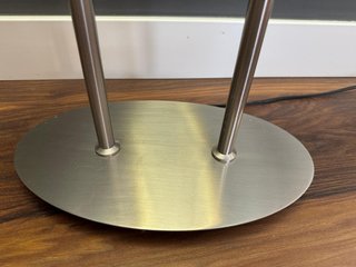Lampara pie de salón