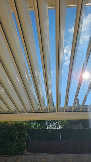 TOLDOS. PÉRGOLAS. CORTINAS DE CRISTAL