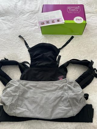 Dos mochilas portabebés