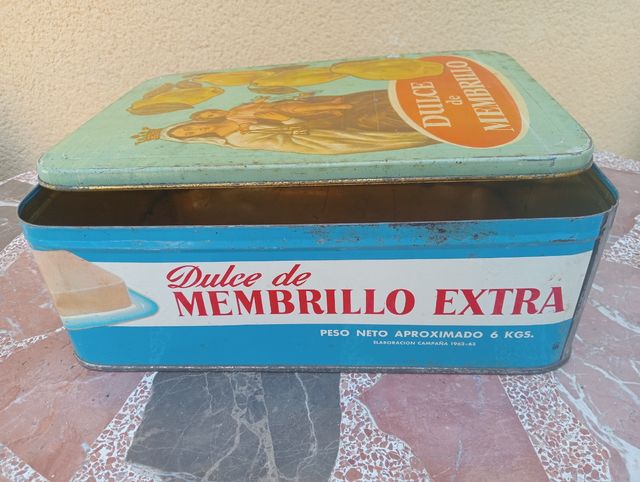 Lata antigua de membrillo