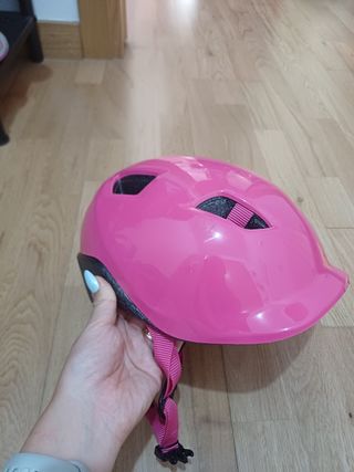 Casco rosa niña bicicleta patines