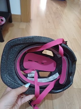Casco rosa niña bicicleta patines