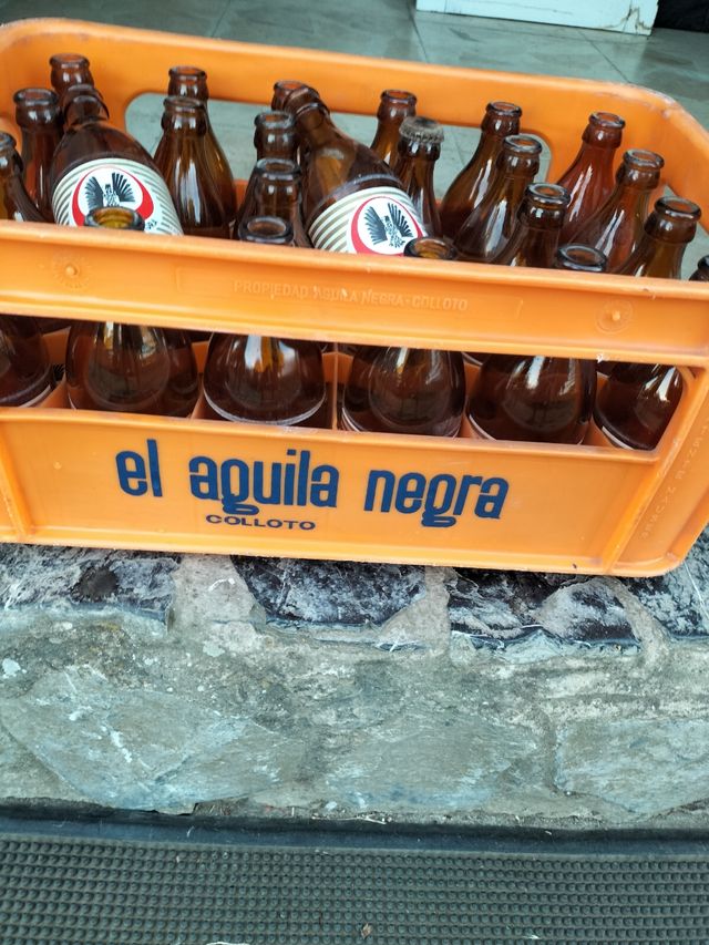 Caja cerveza antigua el águila negra