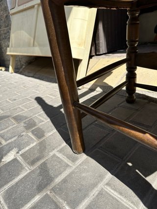 Sillon rustico castaño y de cuero de madera