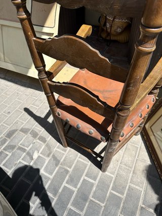 Sillon rustico castaño y de cuero de madera