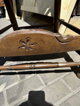Sillon rustico castaño y de cuero de madera