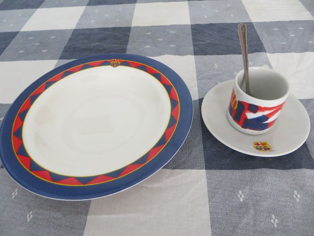 2 Platos + 1 Taza + 1 Cucharilla Barça x 2eur tot