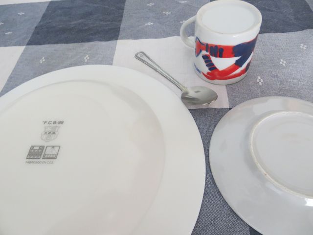 2 Platos + 1 Taza + 1 Cucharilla Barça x 2eur tot
