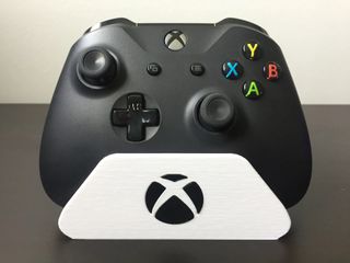 Soporte para mandos de Xbox con logo