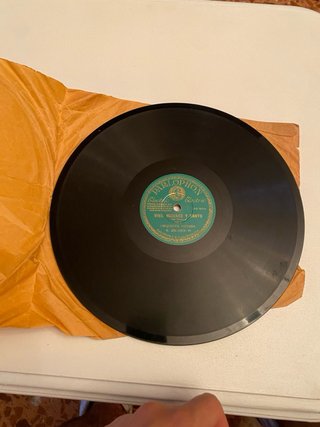 Gramofono antiguo + coleccion de discos