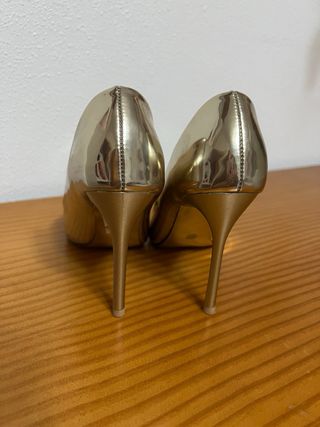 Zapatos de tacón con punta