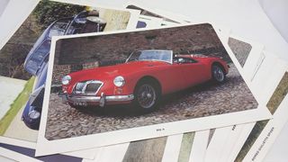 ANTQ8222 Maxi cartoline raffiguranti auto iconiche