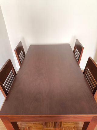 MESA COMEDOR SALON Y CUATRO SILLAS