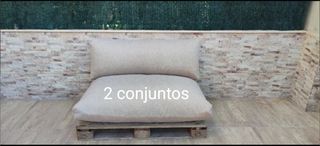 Dos conjuntos de cojines para palet, color beige