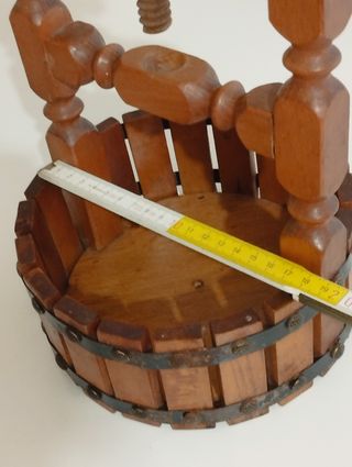 Portafrutta secca con schiaccianoci