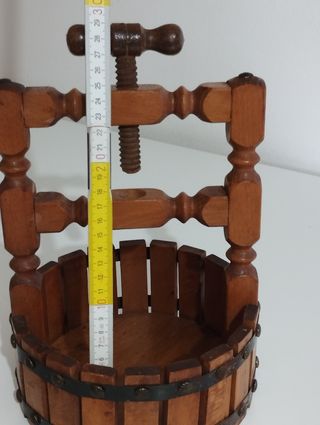 Portafrutta secca con schiaccianoci