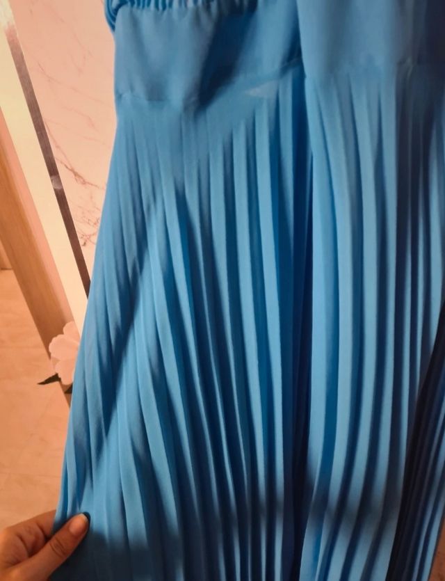 Vestido midi plisado anilla halter zara