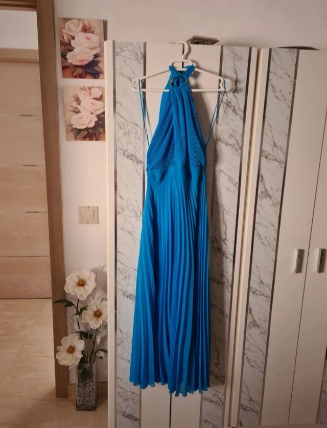 Vestido midi plisado anilla halter zara
