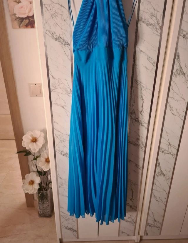Vestido midi plisado anilla halter zara