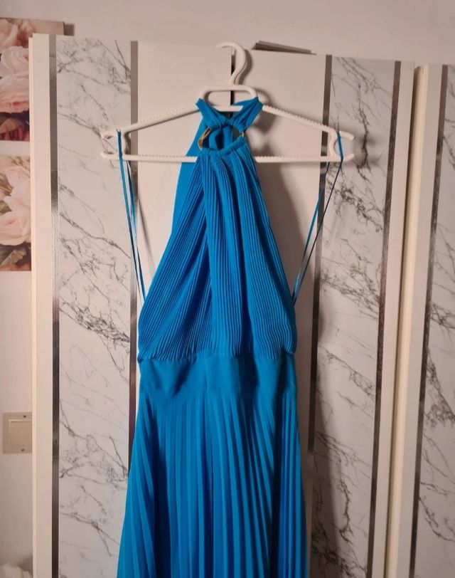 Vestido midi plisado anilla halter zara