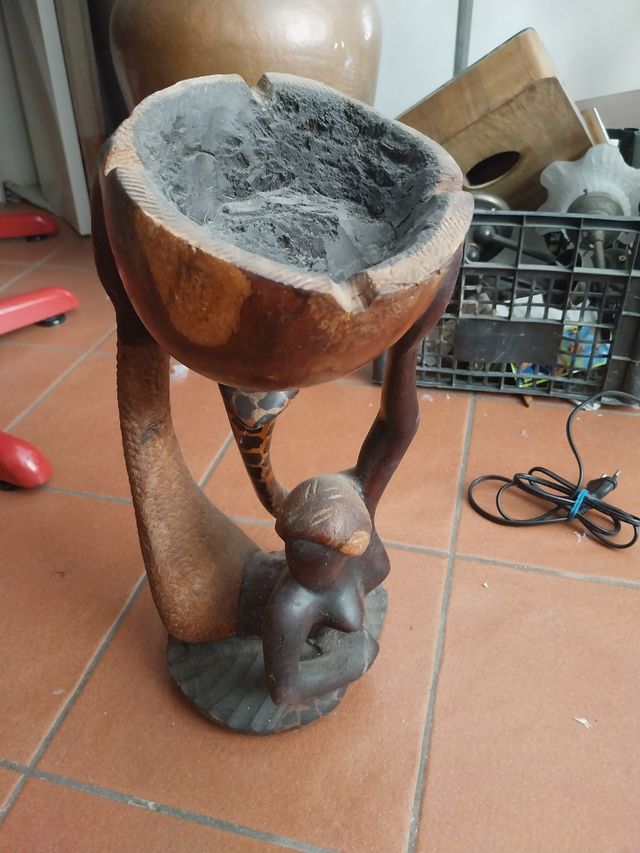 Scultura Posacenere in legno 