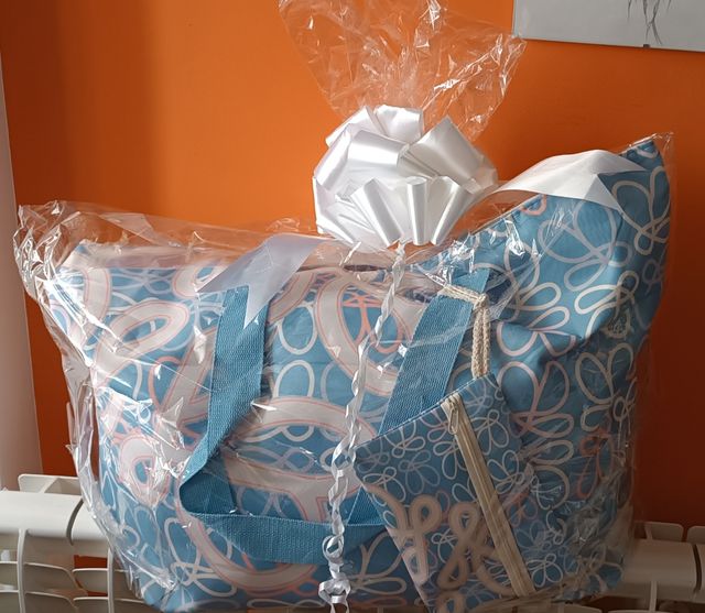 Bolsa de la playa con neceser y pareo