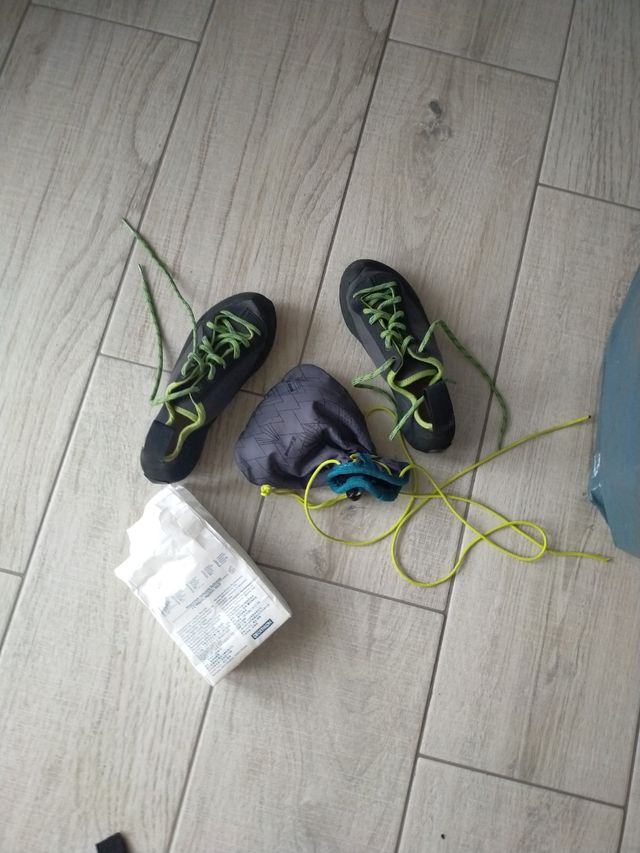 Scarpe nr. 35 arrampicata con magnesite