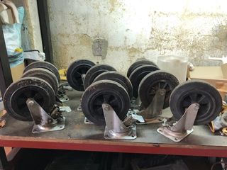 Ruedas para contenedor