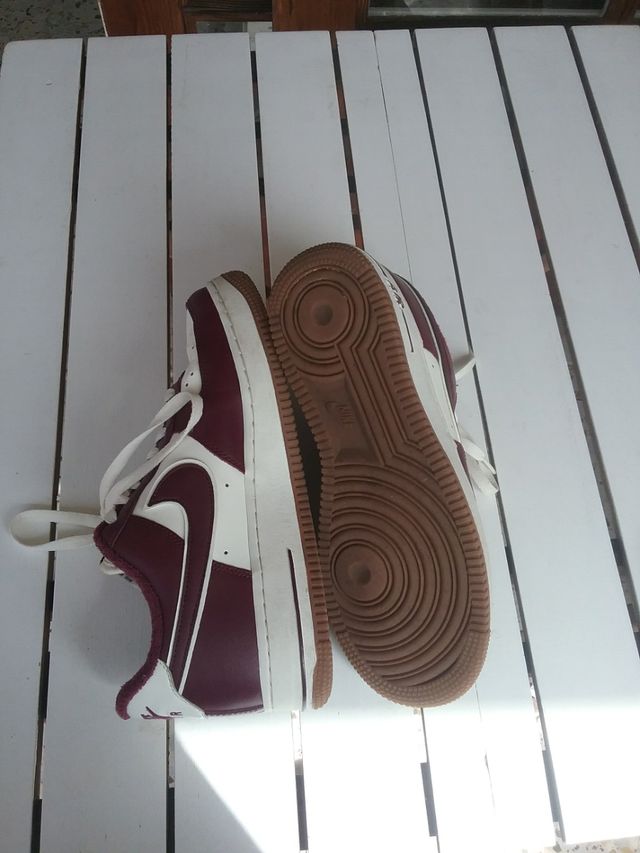 AIR FORCE 1'07 LV8, NICHT MAROON VOILE, Talla 40,5